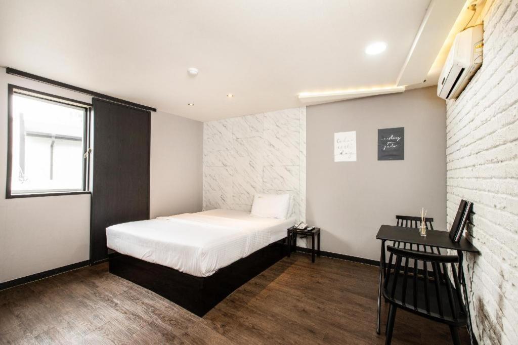 M7 Business Hotel Chilgok Esterno foto