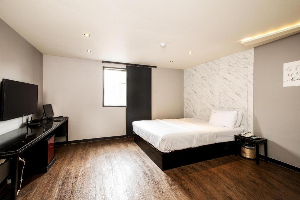 M7 Business Hotel Chilgok Esterno foto