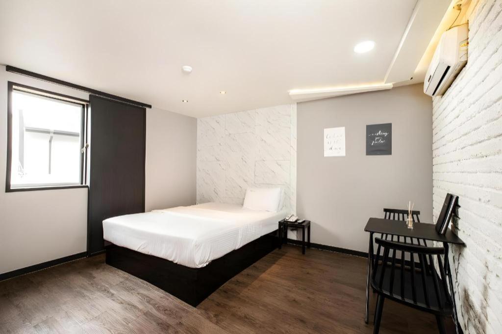 M7 Business Hotel Chilgok Esterno foto