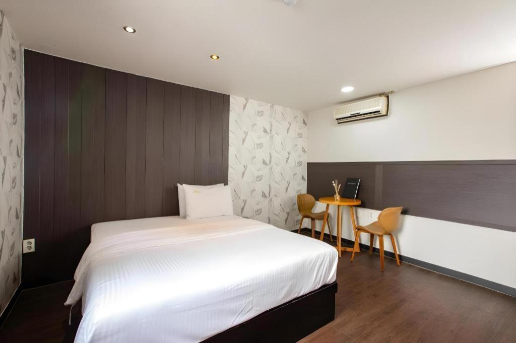 M7 Business Hotel Chilgok Esterno foto