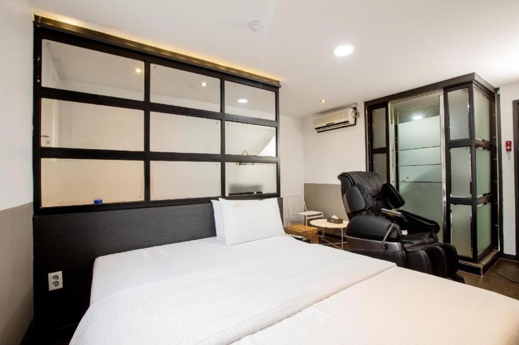 M7 Business Hotel Chilgok Esterno foto