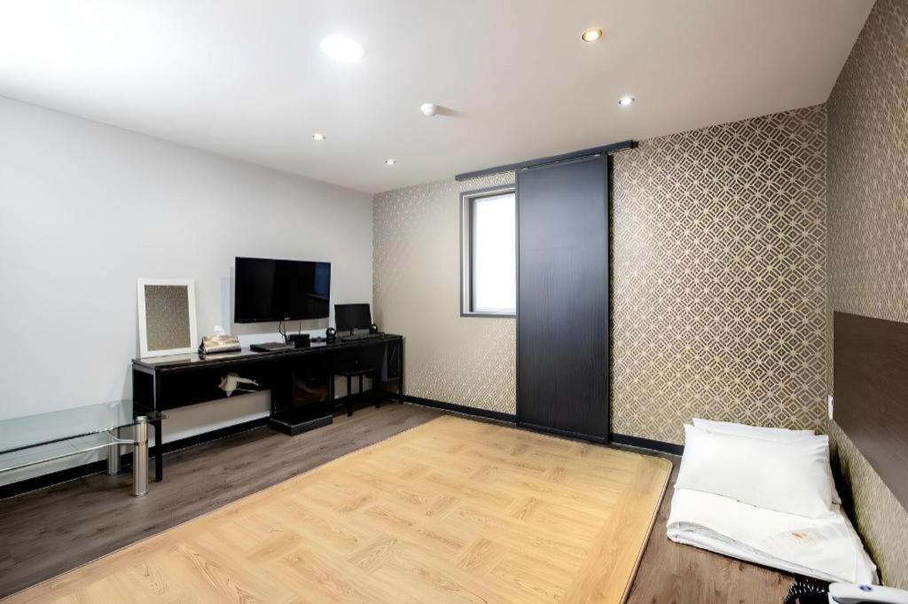 M7 Business Hotel Chilgok Esterno foto