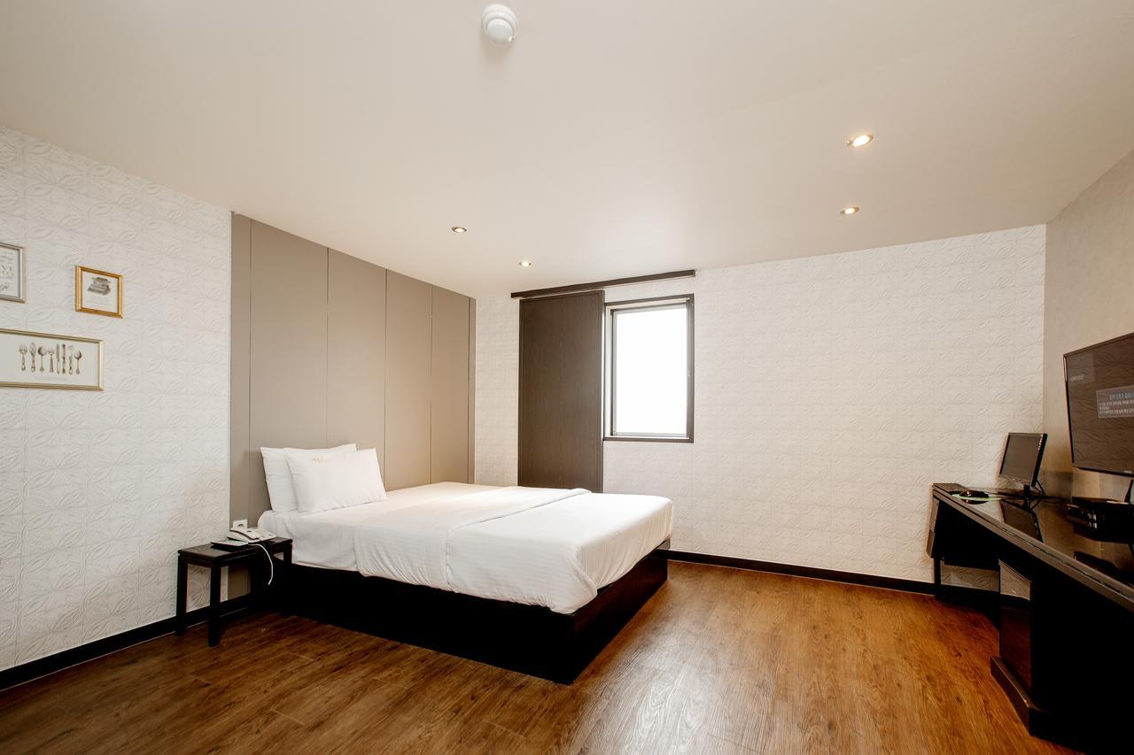 M7 Business Hotel Chilgok Esterno foto